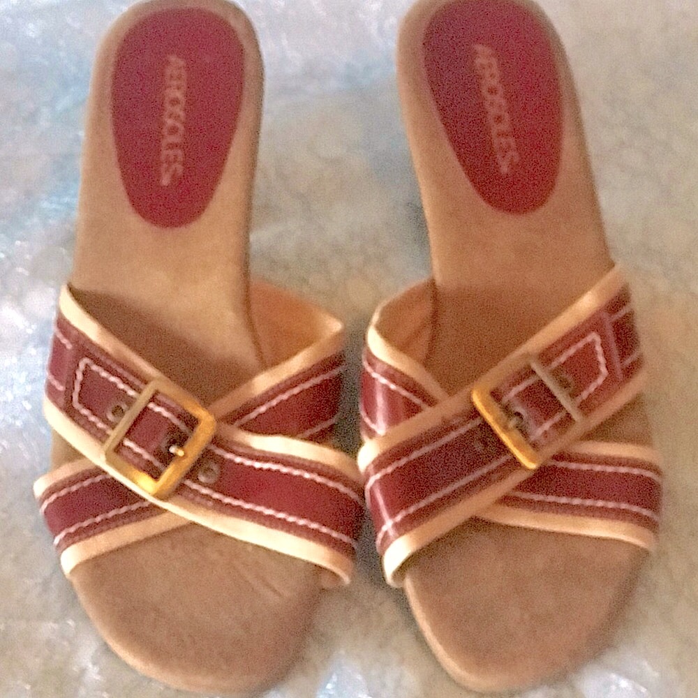 Areosoles Burgundy & Tan Slide  Size 11M